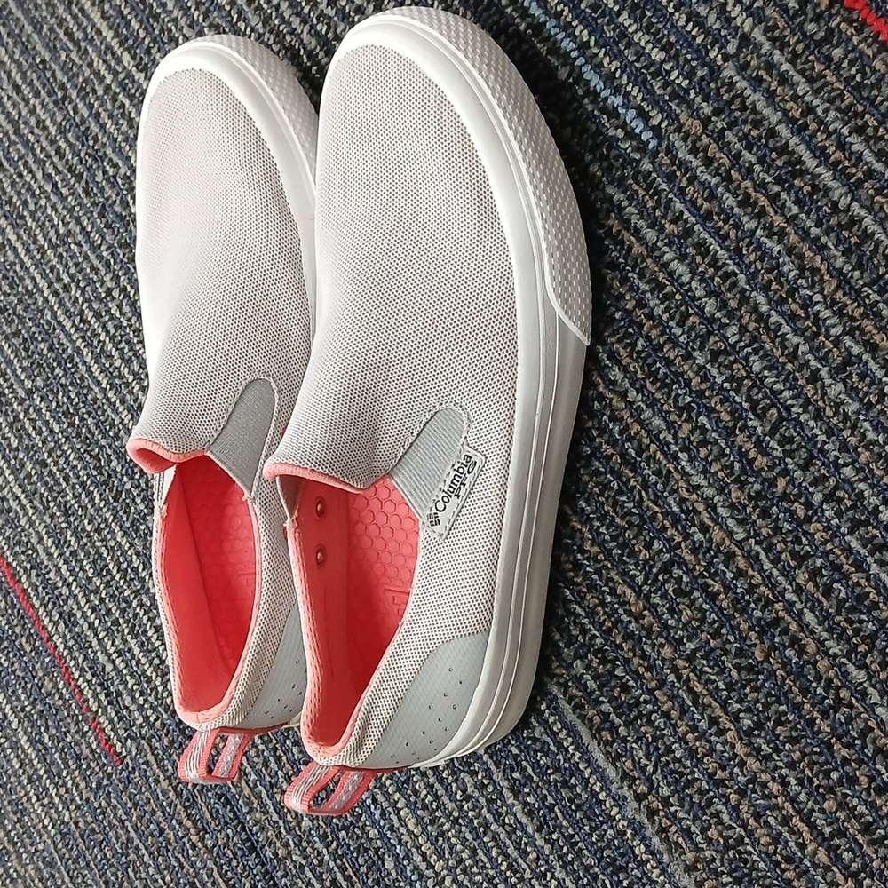 Columbia slip on distant waters PFG shoes! Womens 5.5 Like New - Picture 2 of 7